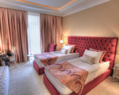 Baku-LakePalace-5.jpg