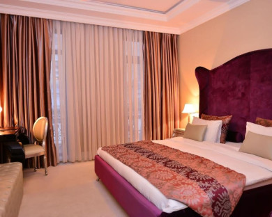 Baku-LakePalace-8.jpg
