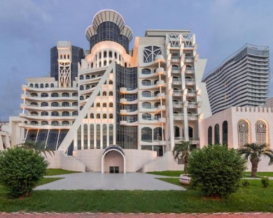 Batumi-GrandGloria-1.jpg