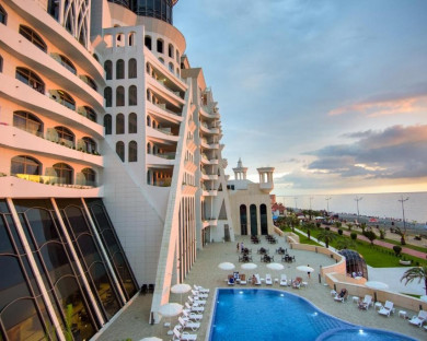 Batumi-GrandGloria-4.jpg