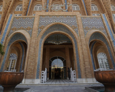 Esfahan-Chaharbagh-1.jpg