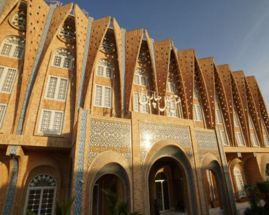Esfahan-Chaharbagh-2.jpg