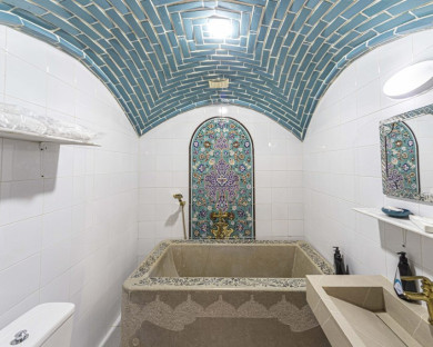 Esfahan-GhasrMonshi-03.jpg