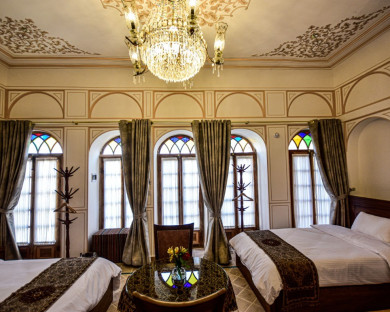 Esfahan-HezaroyekshabeChaharbagh-16.jpg