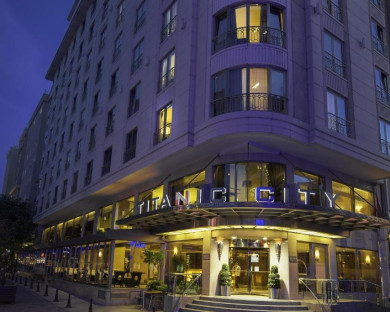 Istanbul-TitanicCityTaksim-1.jpg