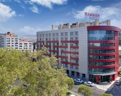 Izmir-RamadaPlaza-1.jpg