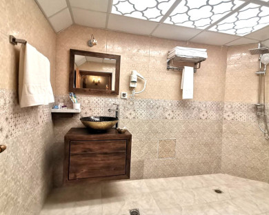 Kerman-VakilKarvanaserai(karvanica)-26.jpg