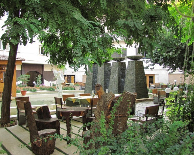 Rasht-Kadoos_bozorg-05.jpg