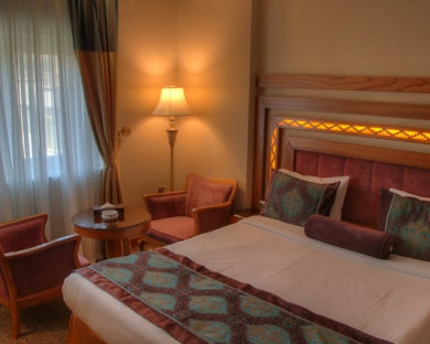 Shiraz-AriyoBarzan-22.jpg