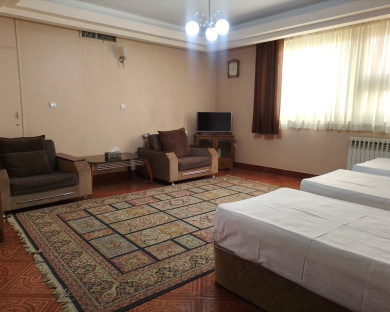 Shiraz-Parmis-02.jpg