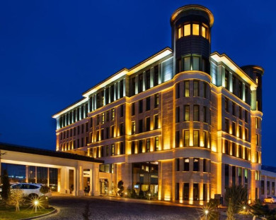 Van-DoubletreeByHilton-3.jpg